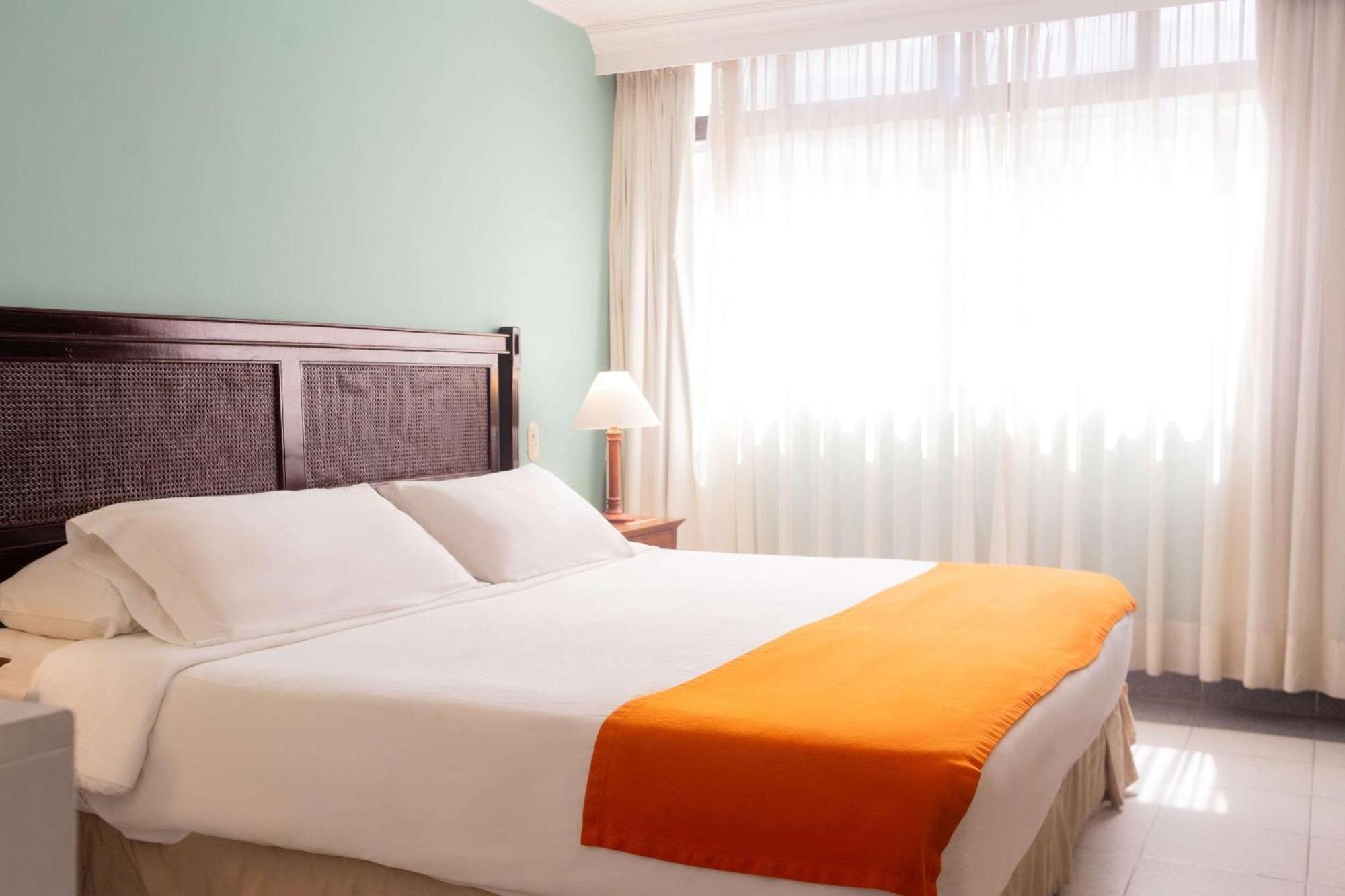 Hotel Faranda Express Puerta Del Sol Barranquilla, A Member Of Radisson Individuals Barranquilla  Bagian luar foto