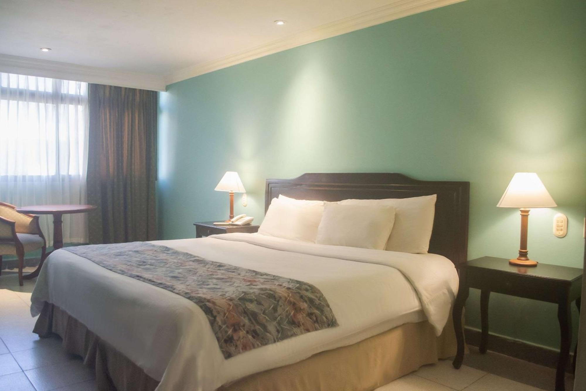 Hotel Faranda Express Puerta Del Sol Barranquilla, A Member Of Radisson Individuals Barranquilla  Bagian luar foto